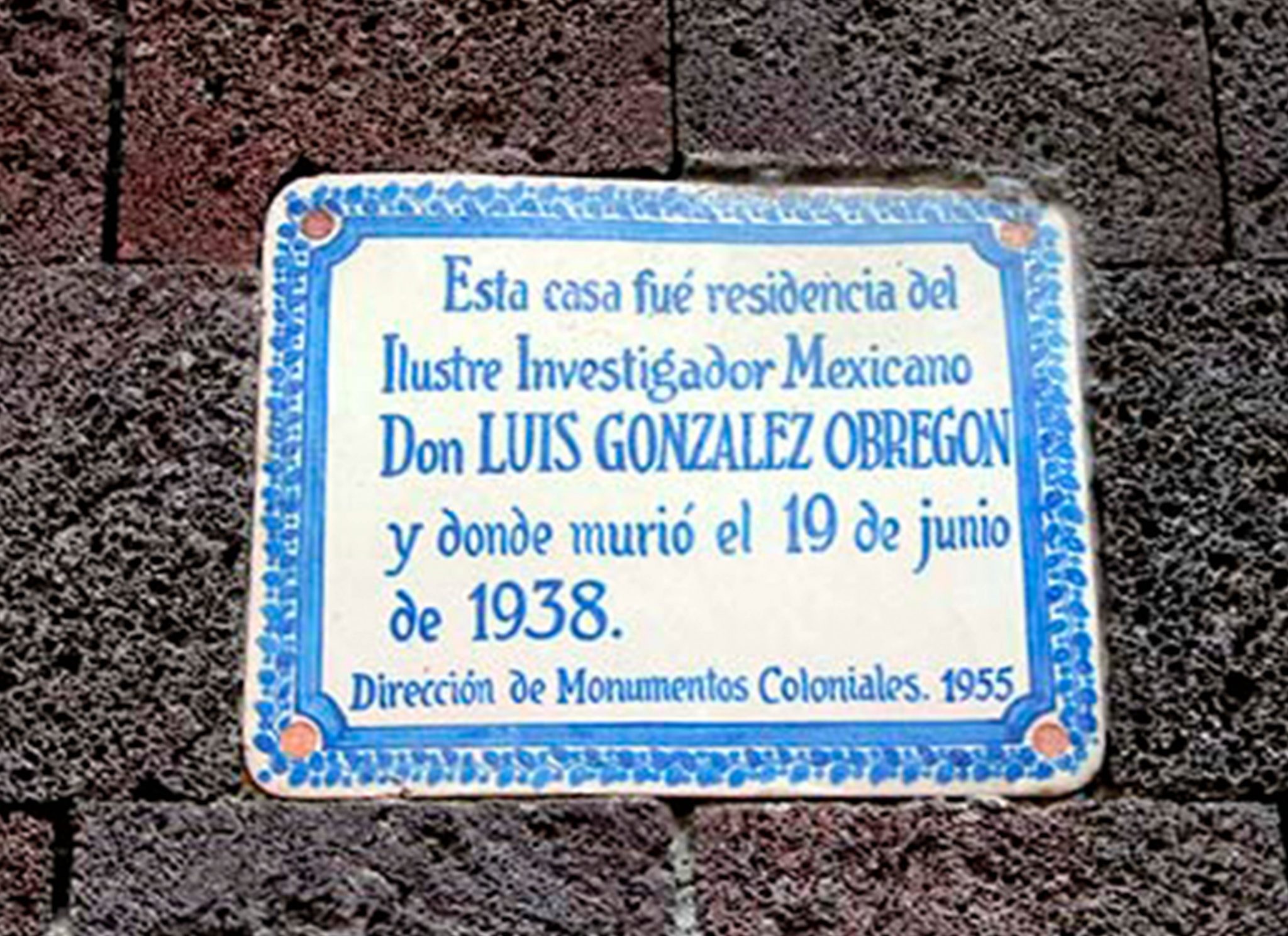 Placa de identificacion de la casa de Luis Gonzalez Obregon